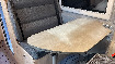 buesgen-wohnraumdesign_silver-line_klappen_der_oberschraenke_in_mit_silbernen_profilleisten_tisch-6151d4e5-9513-41ea-958e-1412903b765d
