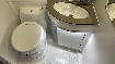 buesgen-wohnraumdesign_silver-line_klappen_der_oberschraenke_in_mit_silbernen_profilleisten_tisch-6f625d00-970e-4233-a93d-ff8632473da2
