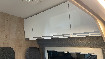 buesgen-wohnraumdesign_silver-line_klappen_der_oberschraenke_in_mit_silbernen_profilleisten_tisch-f6f50ece-c0ea-4e0a-8c53-93a638817287
