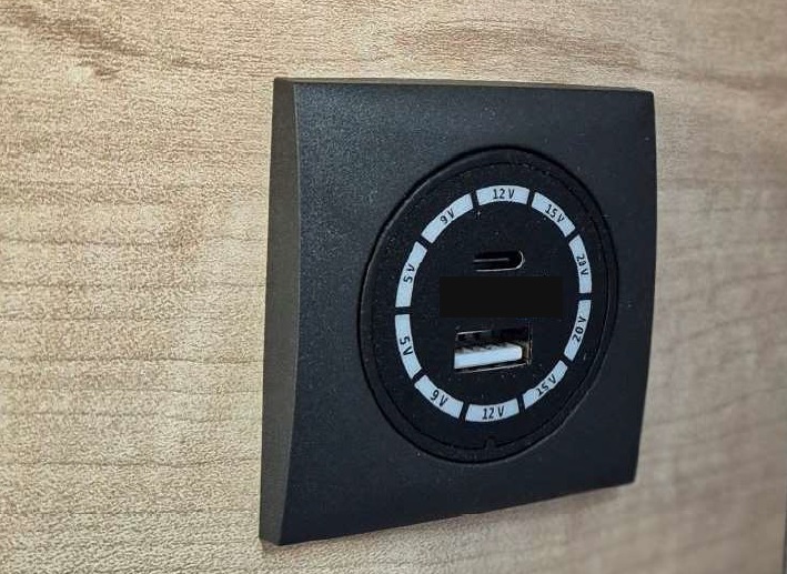 100 Watt USB-C/ USB-A Buck-Boost Ladegerät