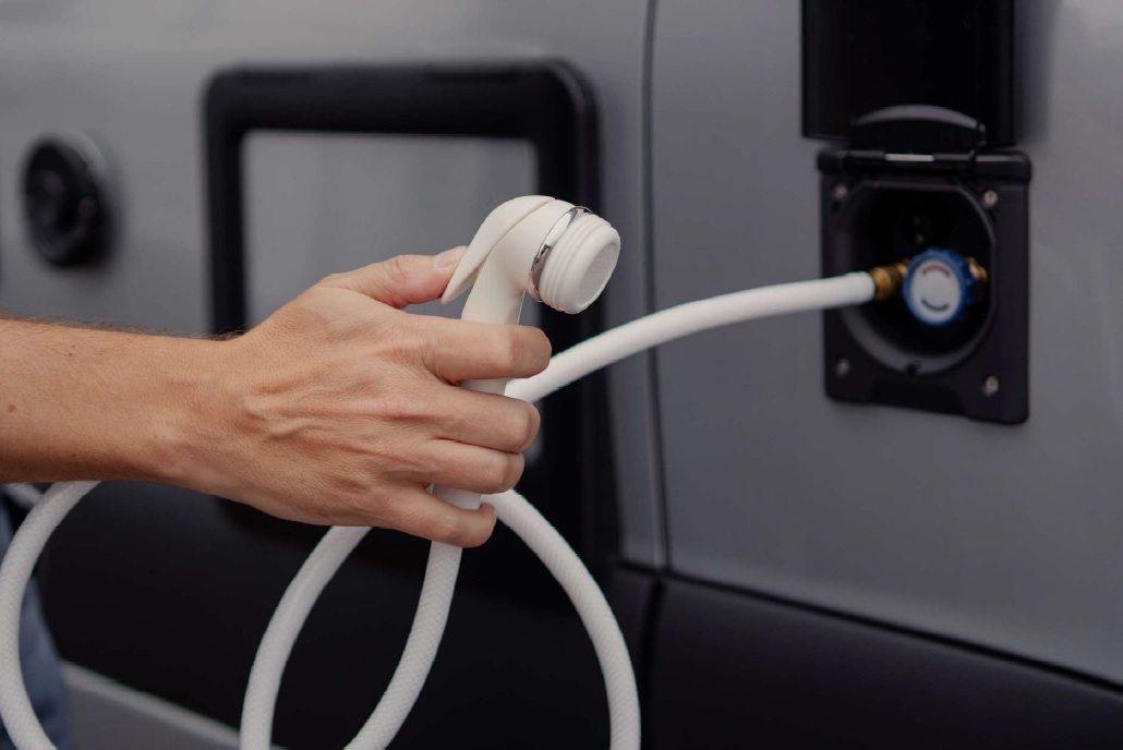 Anschluss für eine Außendusche linke Seite inkl. Duschamatur 