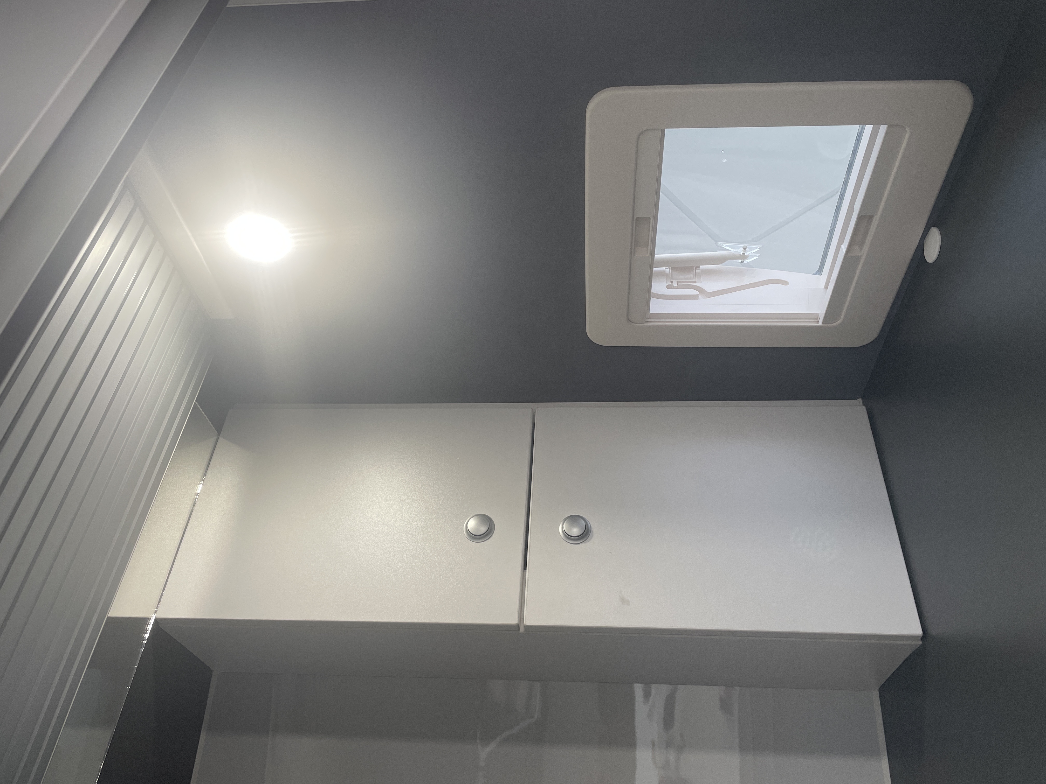 Dachhaube 28x28 im Badezimmer für DUO 540