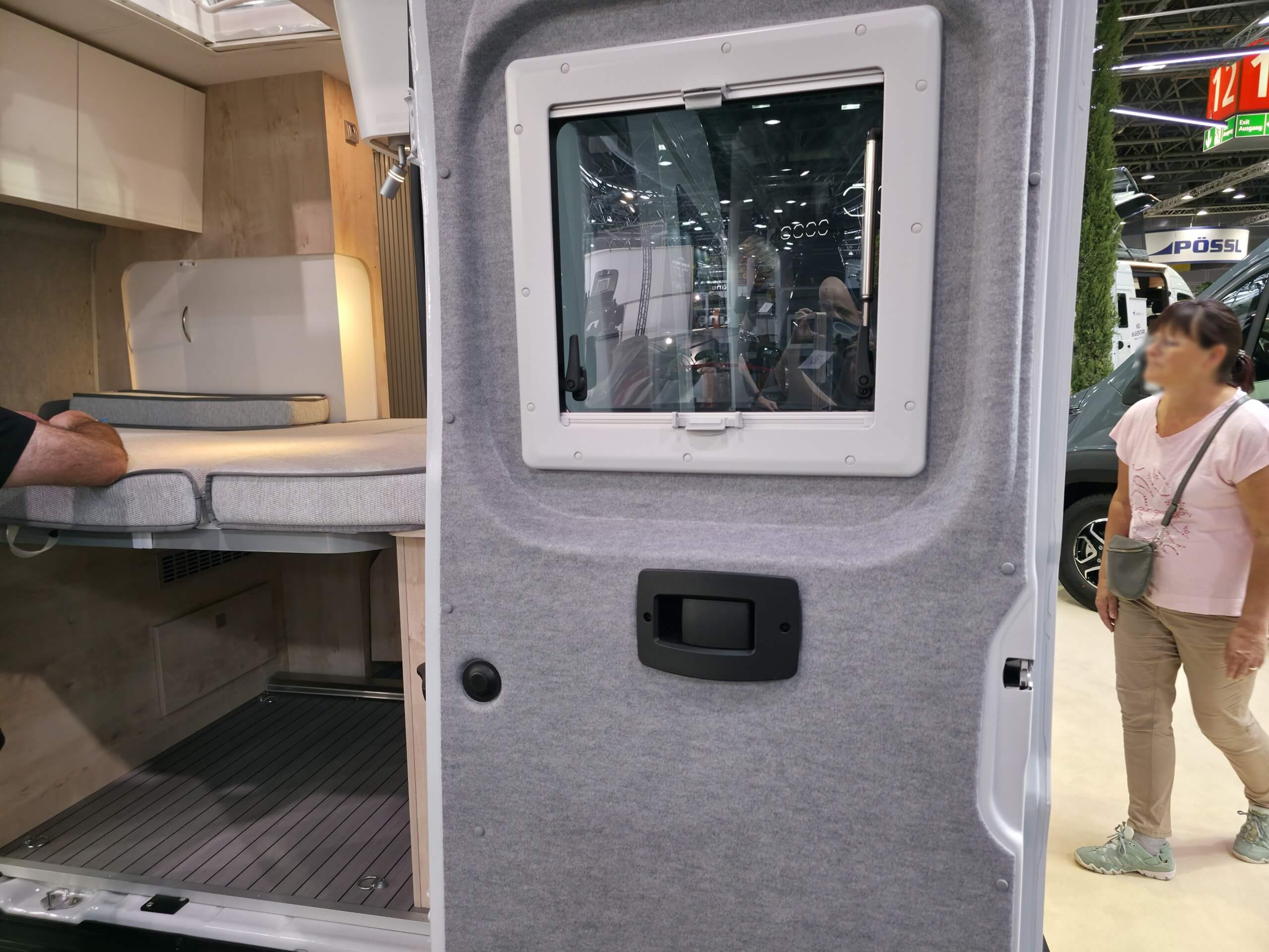 Fenster in den Heckflügeltüren rechts und links (50x50)