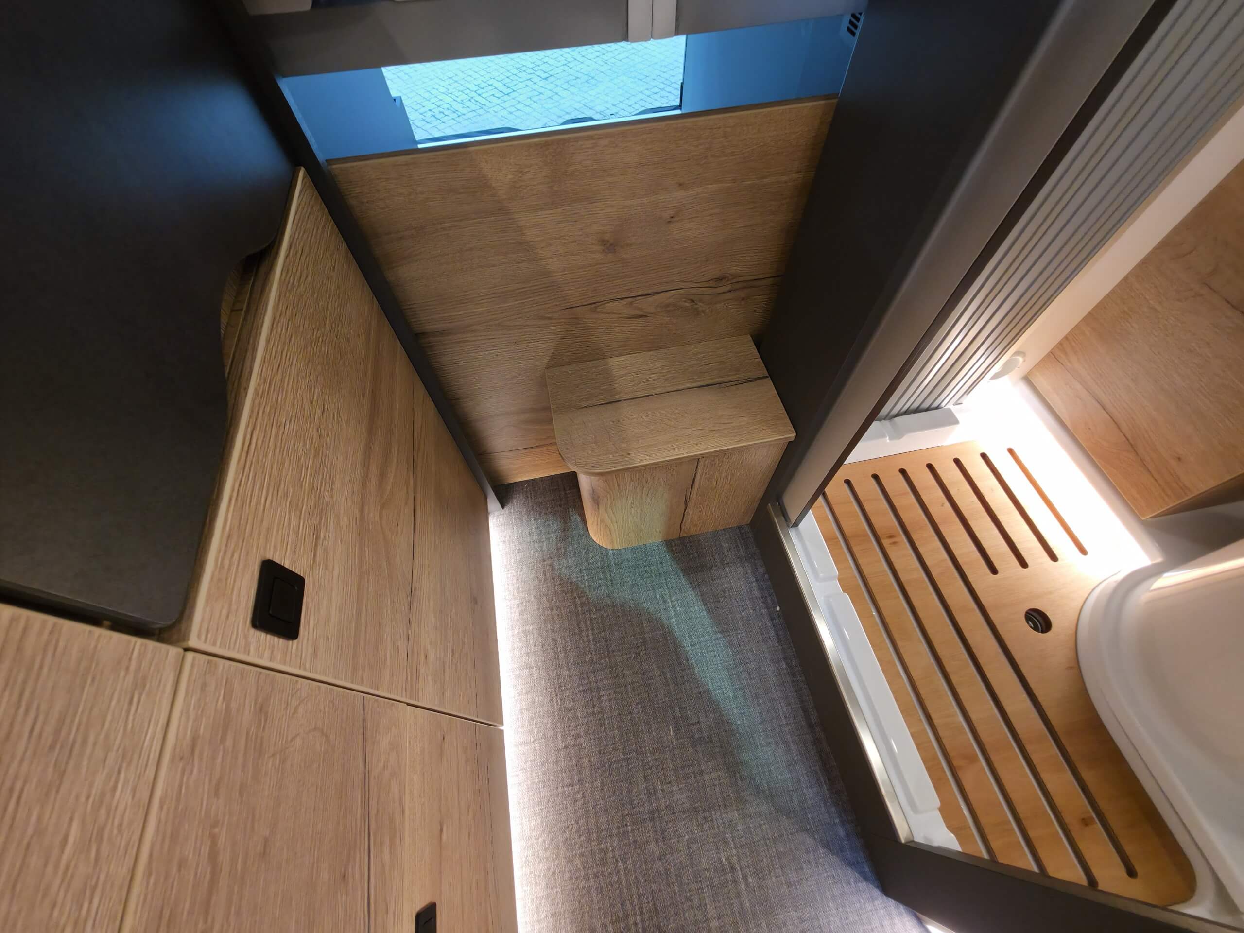 Trittstufe zum erleichterten Einstieg ins Bett (MB)