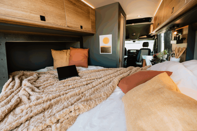 aventuro-innen-720105.47062771