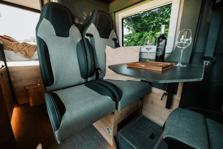 aventuro-innen-720149.a30bea51